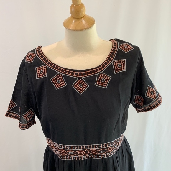Ella Moon Global Inspired Black Embroidered Geometric Dress With Pockets - Picture 2 of 10